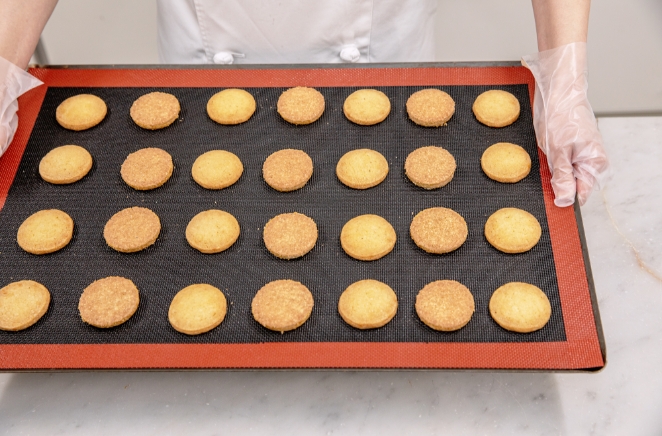 東京・銀座の⼿みやげ、お取り寄せの新定番。和光の⽸クッキー ｜ WAKO