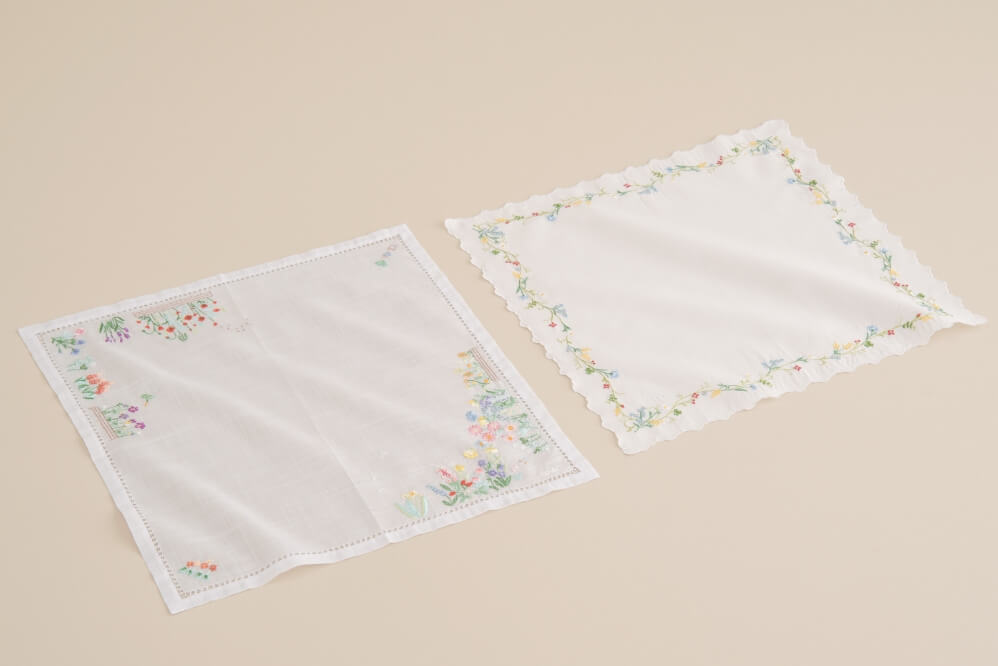 銀座和光手刺繍ハンカチ「野の花」①+日常では使って欲しくない
