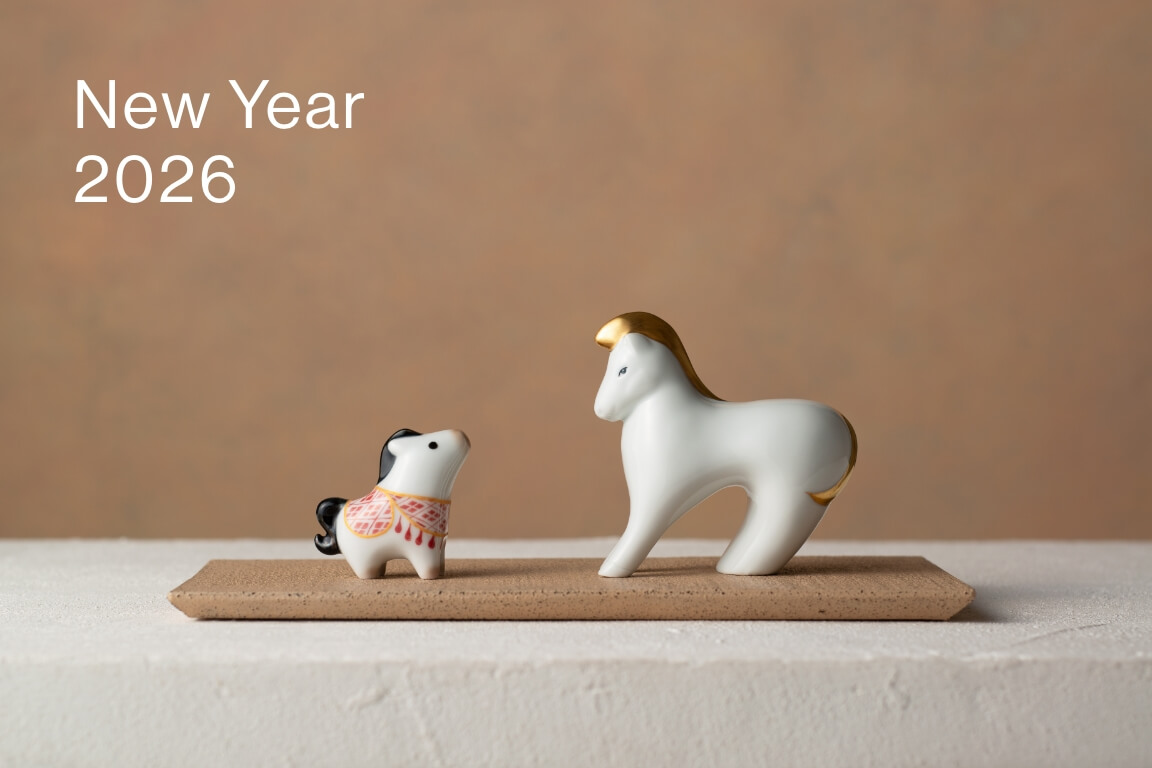 和光 WAKO 干支ガラス置物(馬,午）共箱 美品 金銀彩 クリスタルガラス 栞 楽天市場】干支 午 ガラス 置物 馬 うま 2026年/ 午 金彩硝子親子飾り